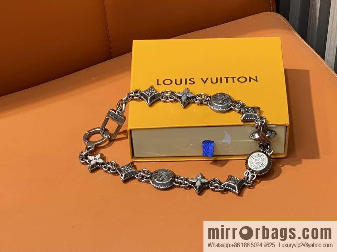 Lv's Crow Heart Chain, Versatile M02031 Season's New WESTERN Belt Chain and Bags