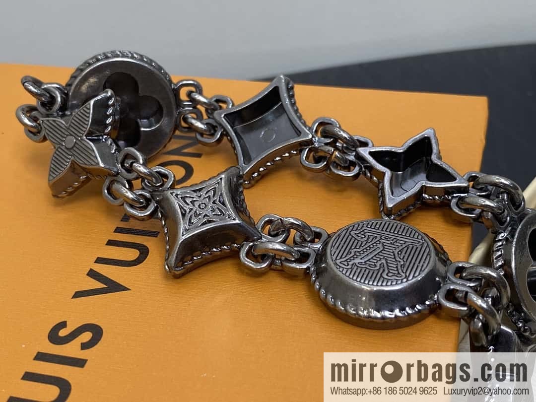Lv's Crow Heart Chain, Versatile M02031 Season's New WESTERN Belt Chain and Bags