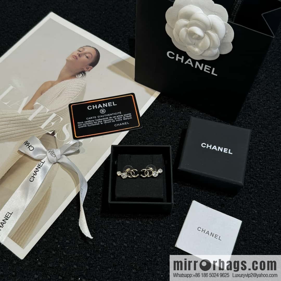 ❗️New ❗️ ☀️ new ☑️ Chanel double c rhinestone stud earrings ☀️