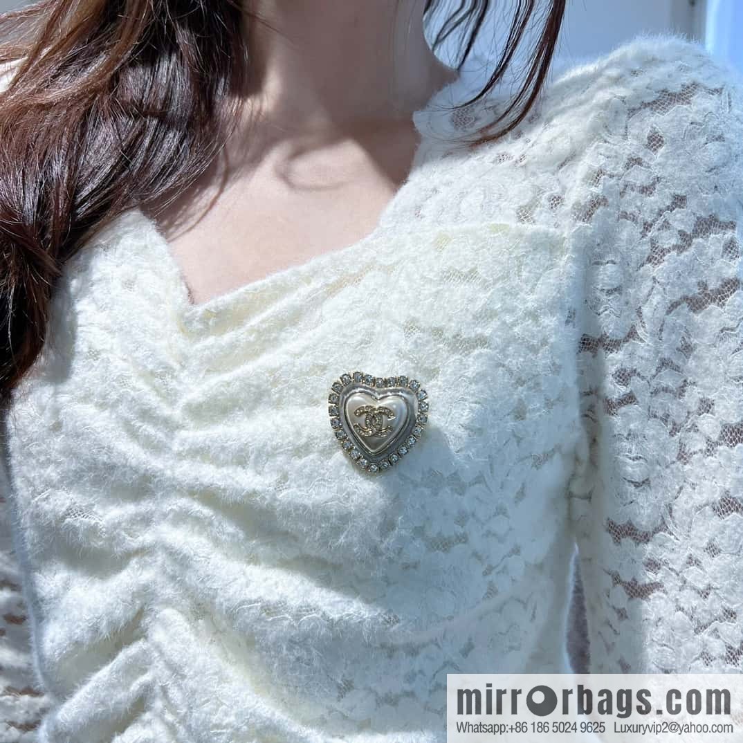 ❗️New ❗️☀️ New ☑️ Chanel Double C Full Diamond Peach Heart Love Brooch ☀️