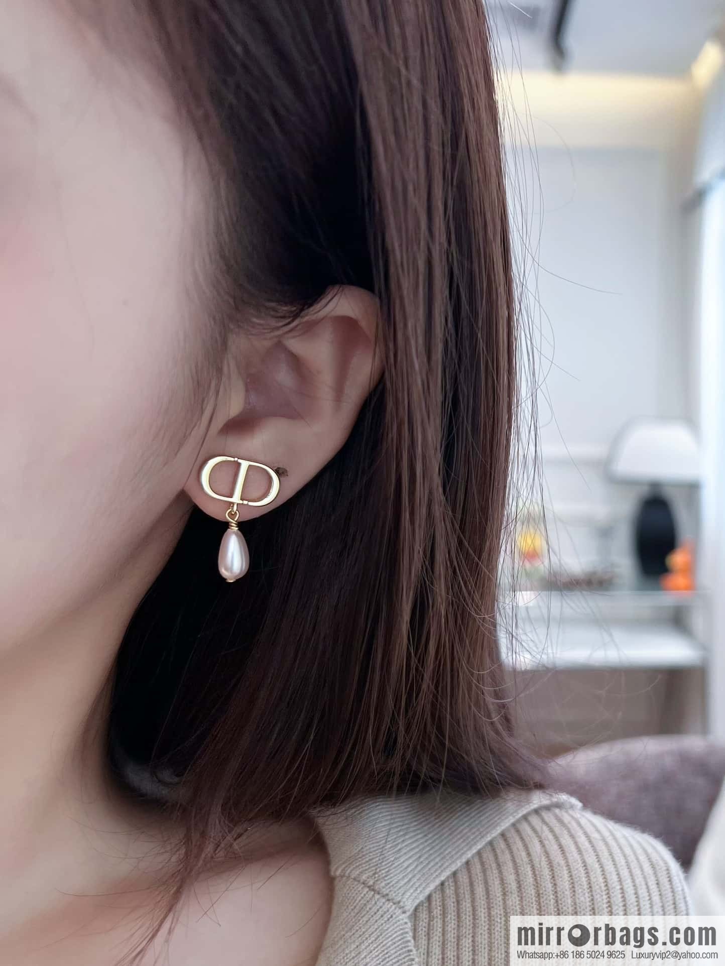 New ☑️ DIOR CD pink pearl stud earrings