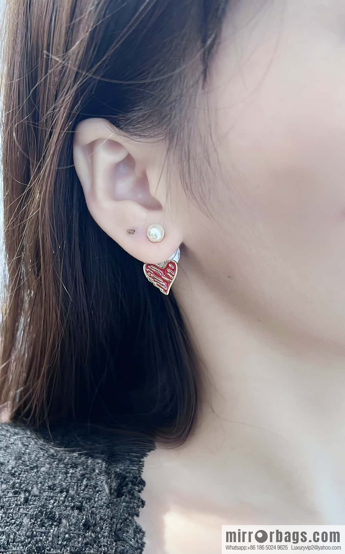 New ☑️ Dior size pearl love peach heart stud earrings