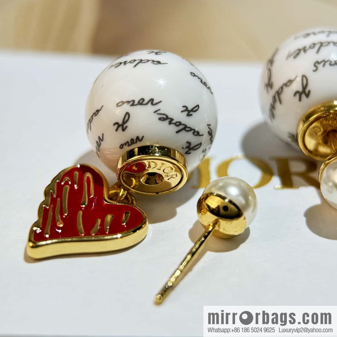 New ☑️ Dior size pearl love peach heart stud earrings