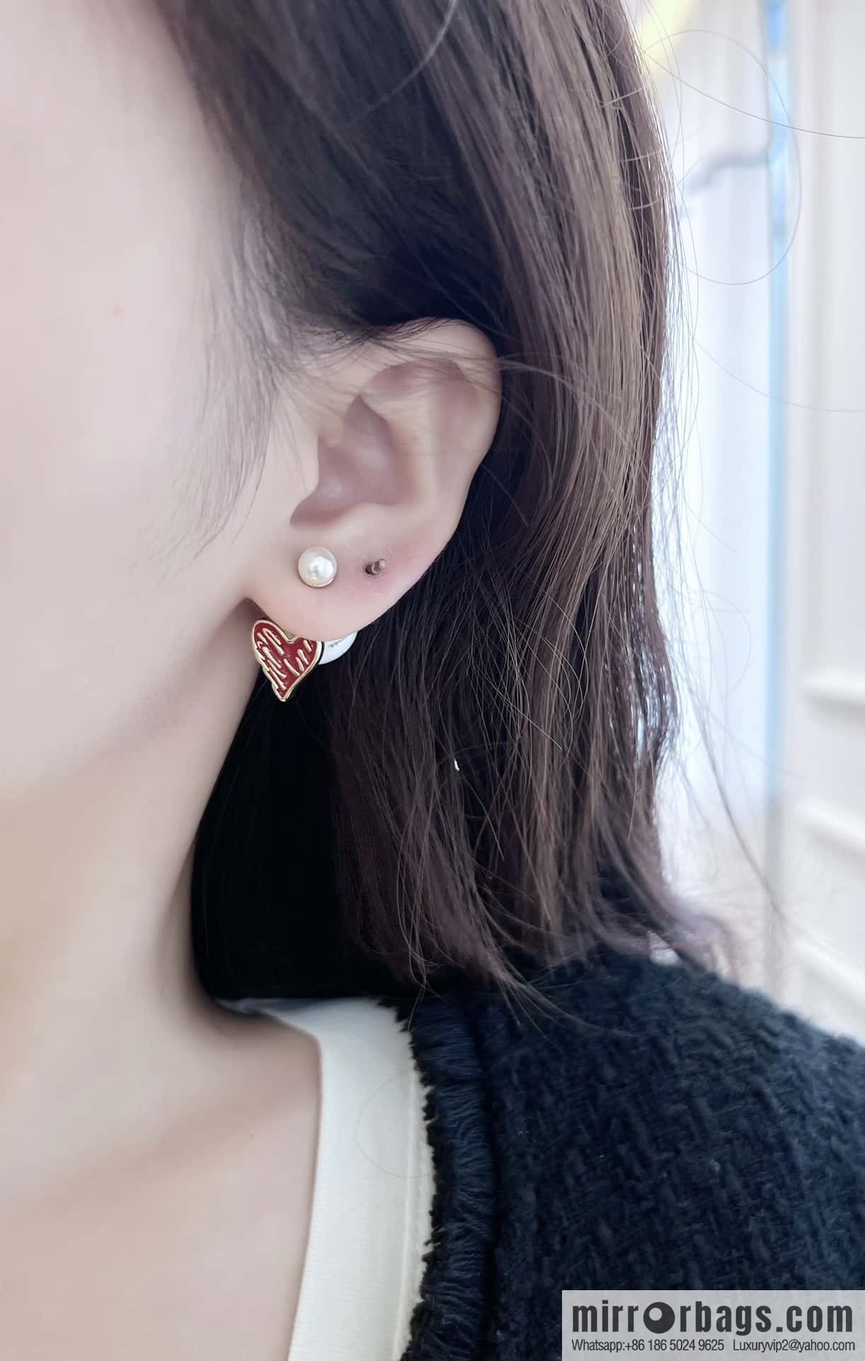 New ☑️ Dior size pearl love peach heart stud earrings