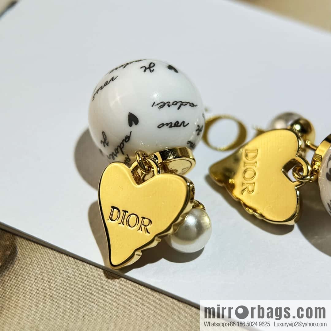 New ☑️ Dior size pearl love peach heart stud earrings