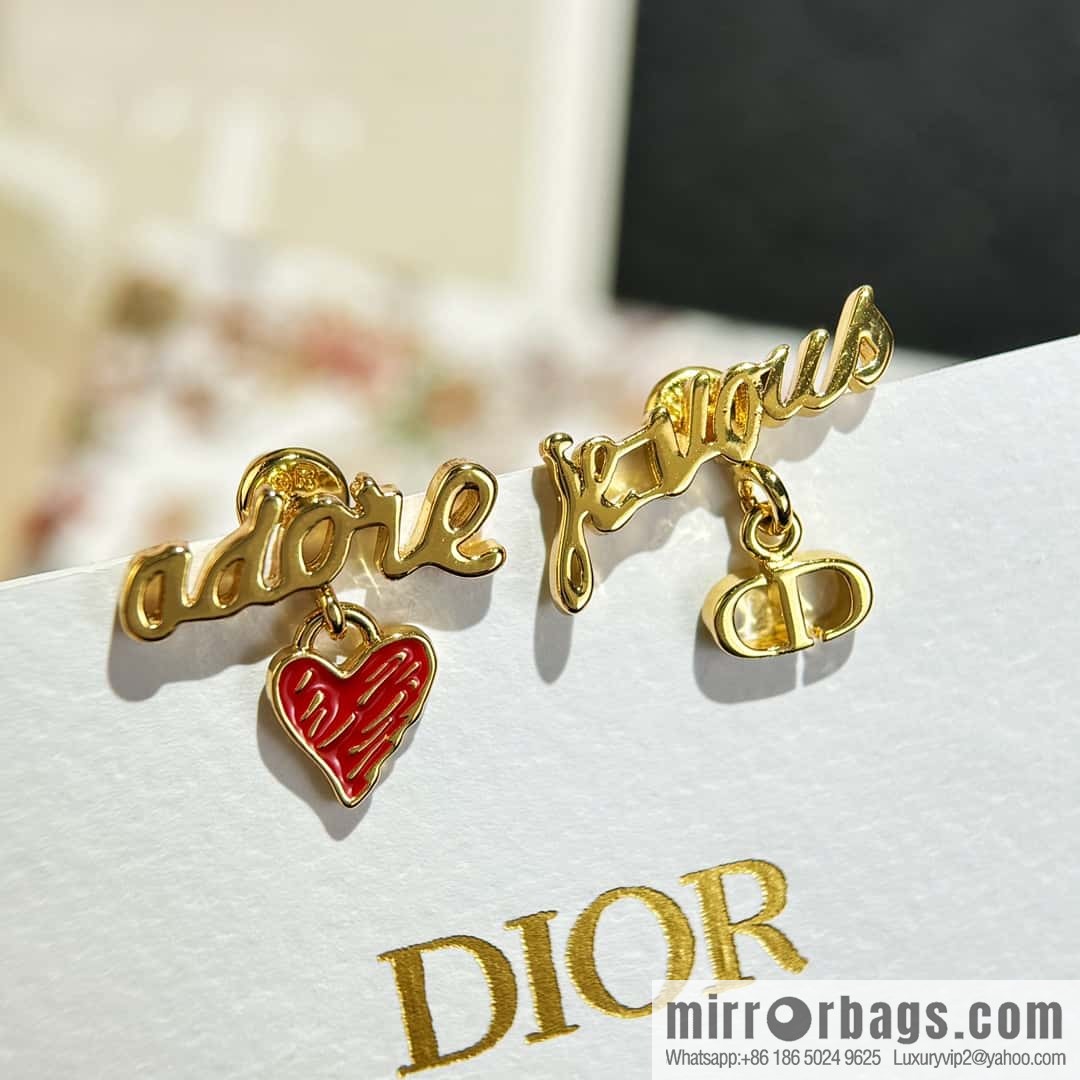 New ☑️ Dior size pearl love peach heart stud earrings