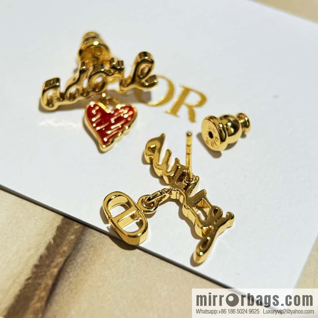 New ☑️ Dior size pearl love peach heart stud earrings
