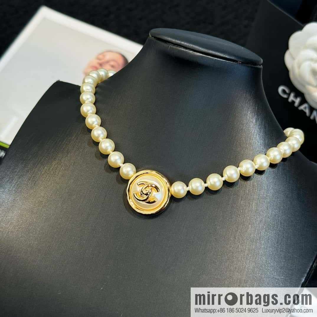 ❗️New ❗️☀️ New ☑️ Chanel Double C Round Button Pearl Necklace ☀️