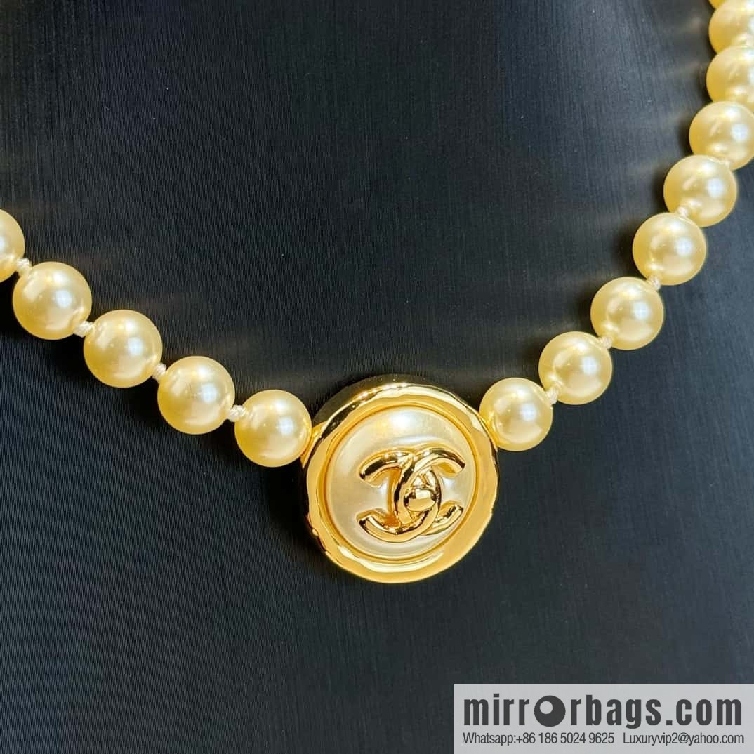 ❗️New ❗️☀️ New ☑️ Chanel Double C Round Button Pearl Necklace ☀️
