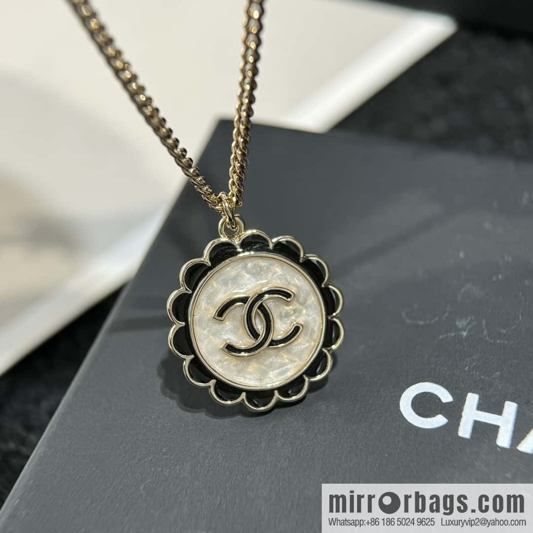 ❗️New ❗️ ☀️ New ☑️ Chanel Double C Round Necklace ☀️