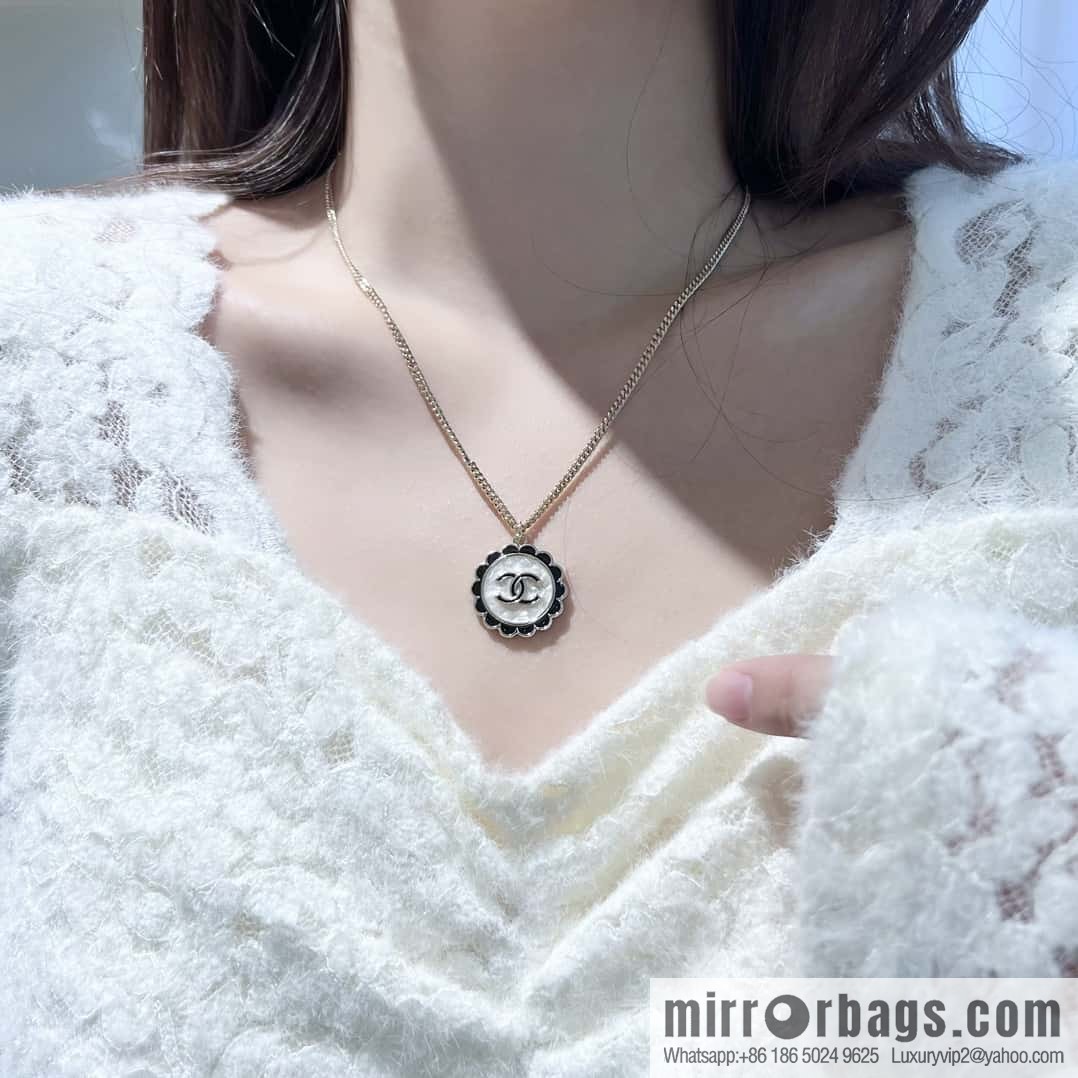 ❗️New ❗️ ☀️ New ☑️ Chanel Double C Round Necklace ☀️