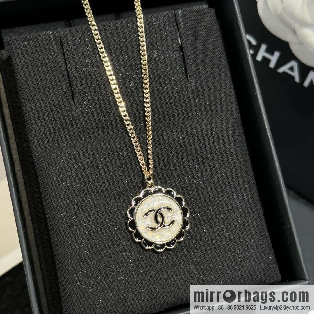 ❗️New ❗️ ☀️ New ☑️ Chanel Double C Round Necklace ☀️