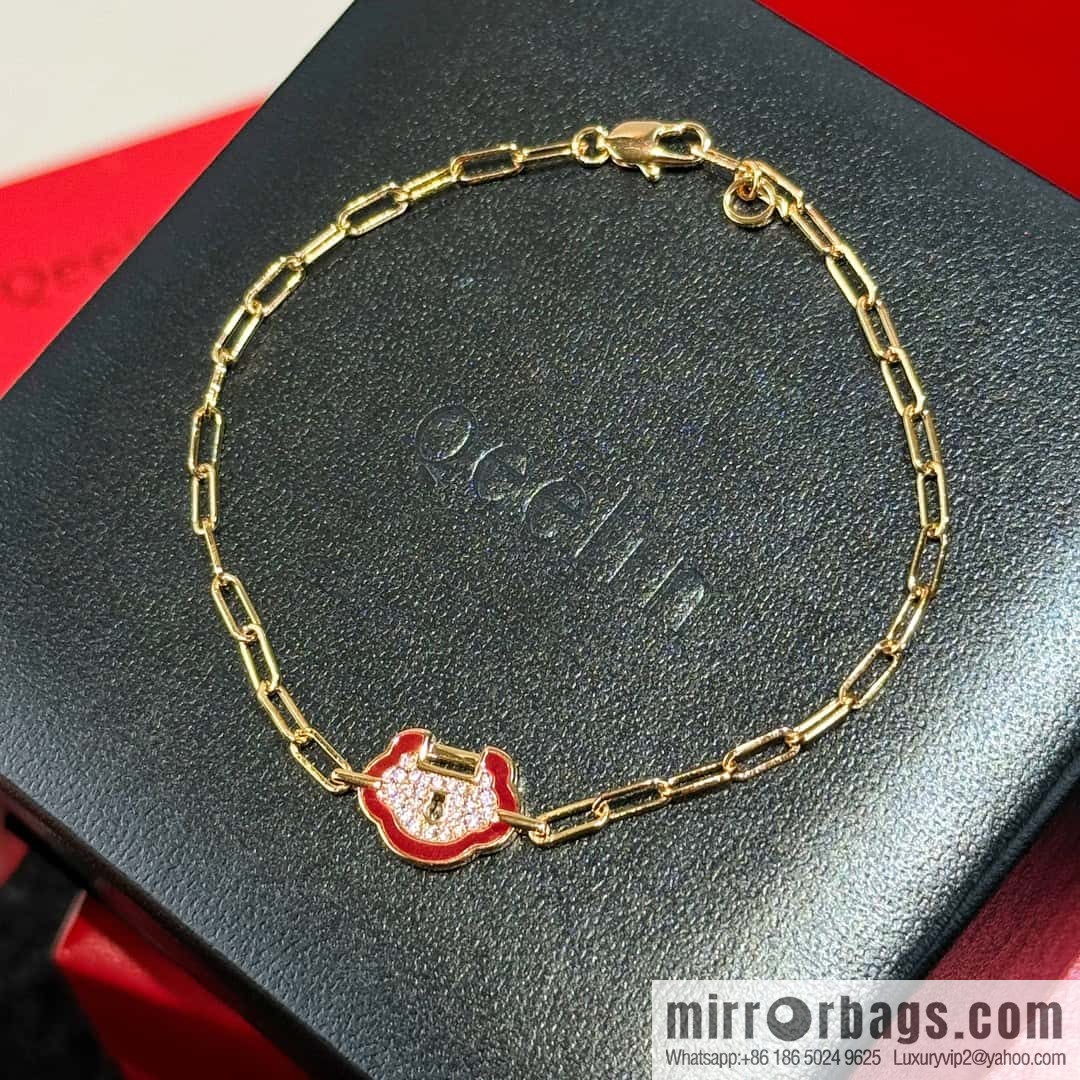 Qeelin Yu Yi Ruyi lock bracelet