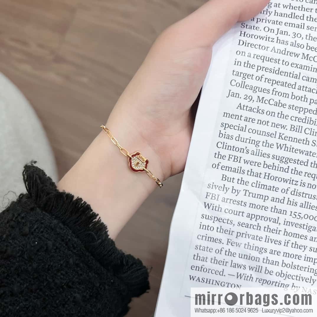 Qeelin Yu Yi Ruyi lock bracelet