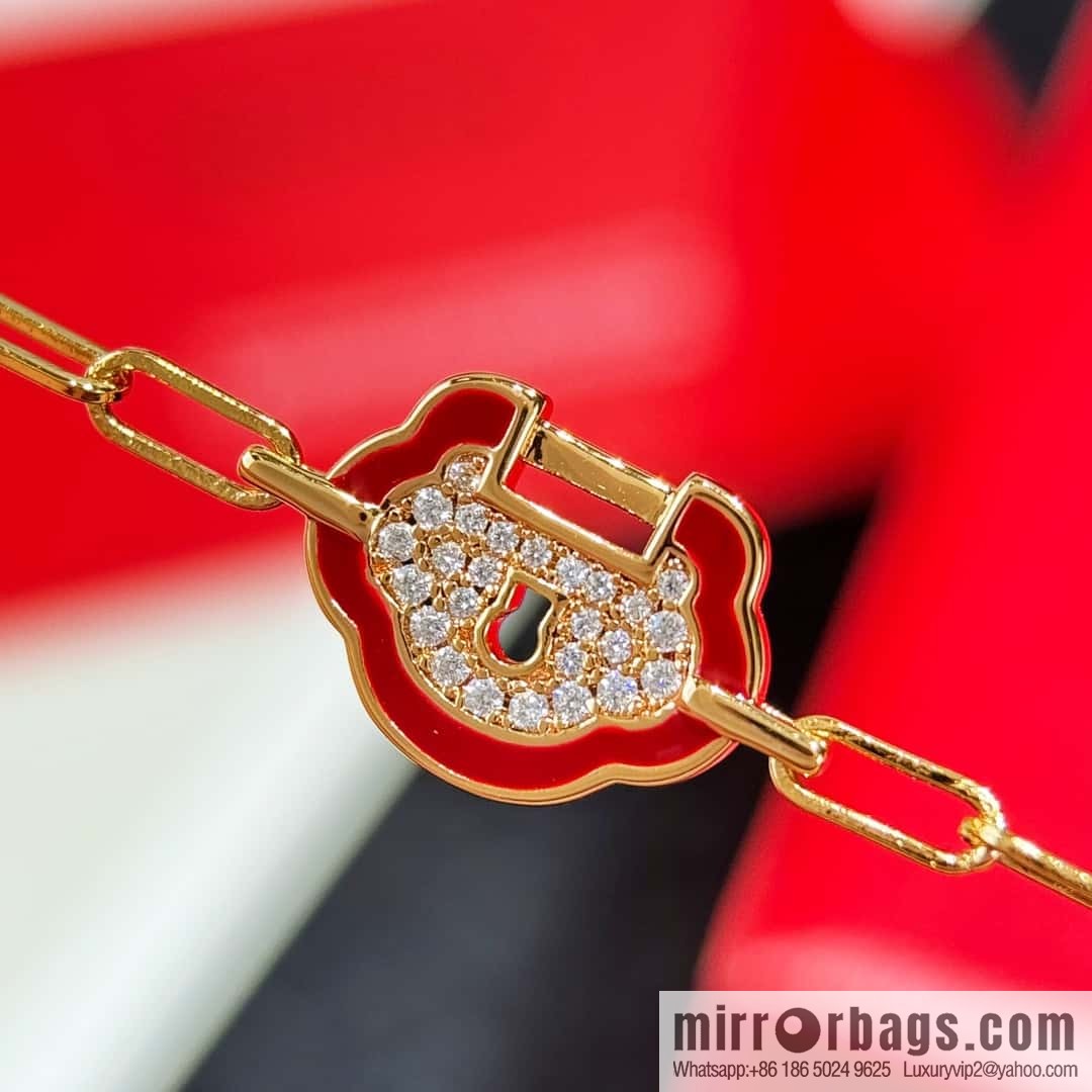 Qeelin Yu Yi Ruyi lock bracelet
