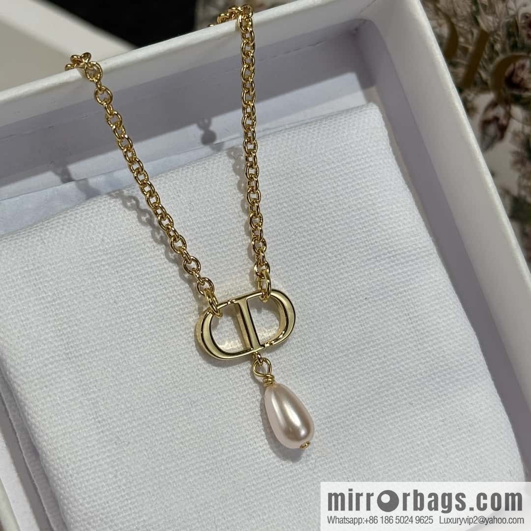 New ☑️ DIOR CD Pink Pearl Necklace