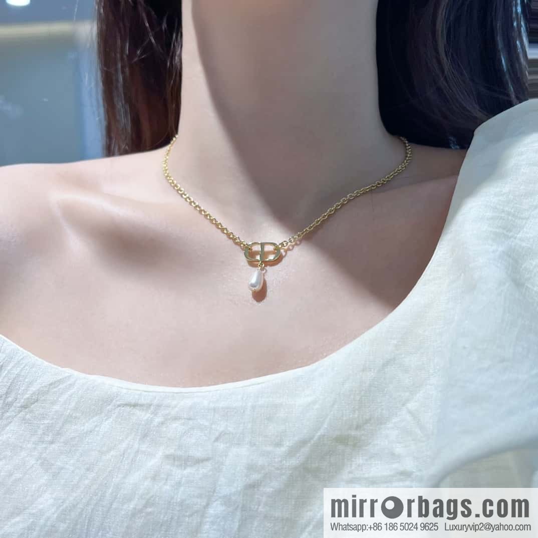 New ☑️ DIOR CD Pink Pearl Necklace