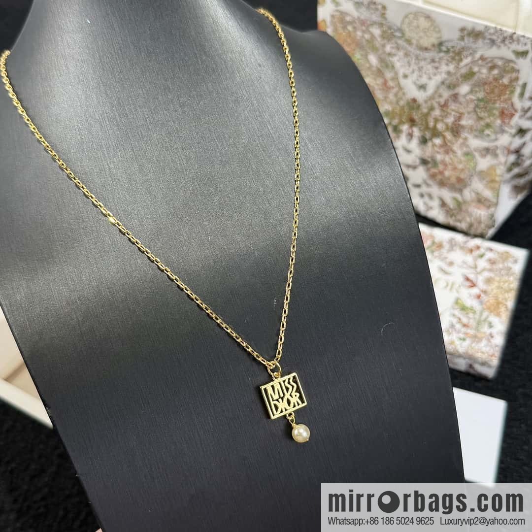 New ☑️ DIOR DIOR MISS DIOR letter pearl necklace