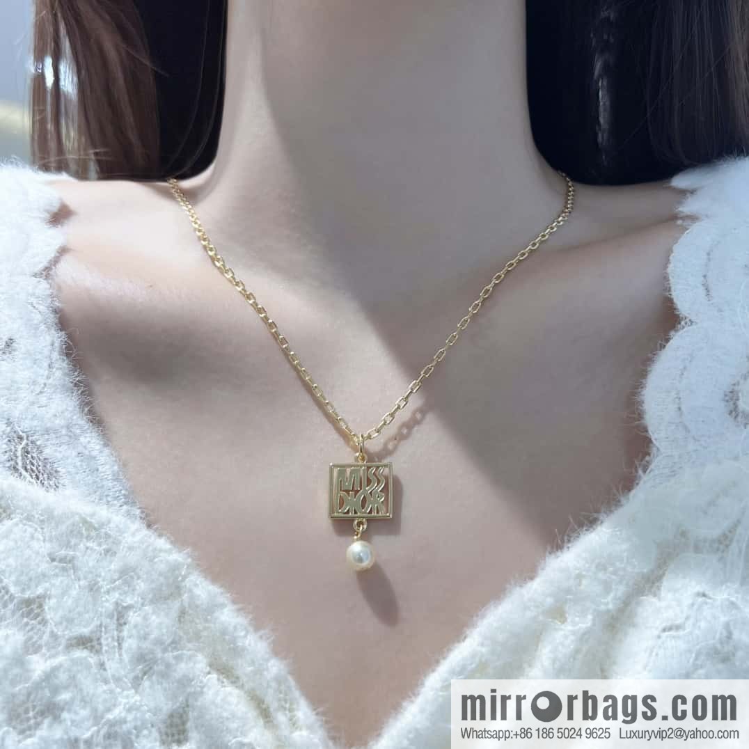New ☑️ DIOR DIOR MISS DIOR letter pearl necklace