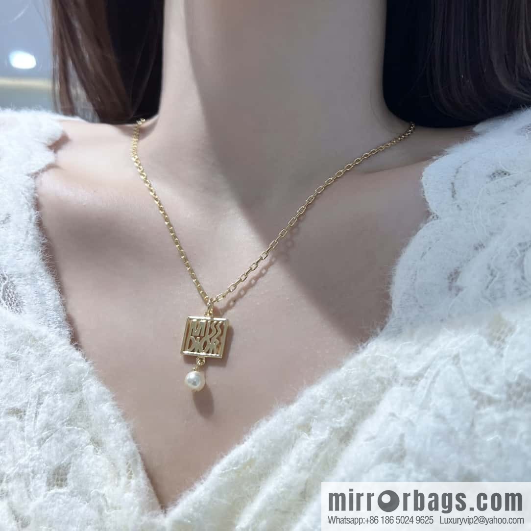 New ☑️ DIOR DIOR MISS DIOR letter pearl necklace