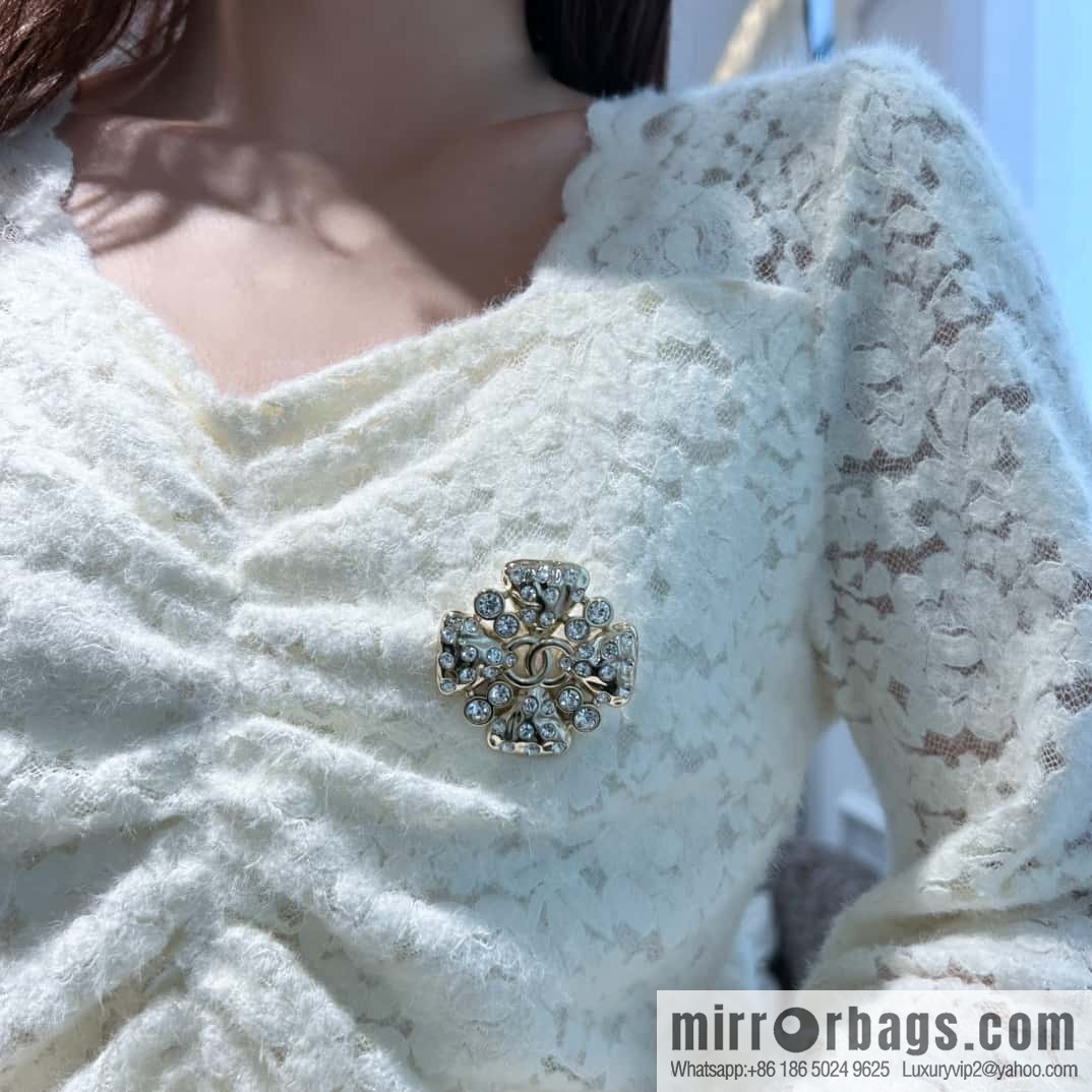 ❗️New ❗️☀️ New ☑️ Chanel Double C Clover Brooch ☀️