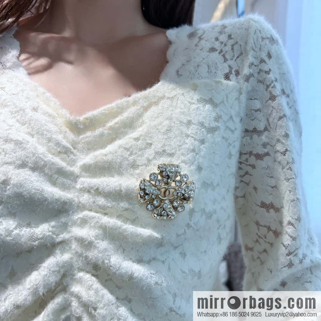 ❗️New ❗️☀️ New ☑️ Chanel Double C Clover Brooch ☀️