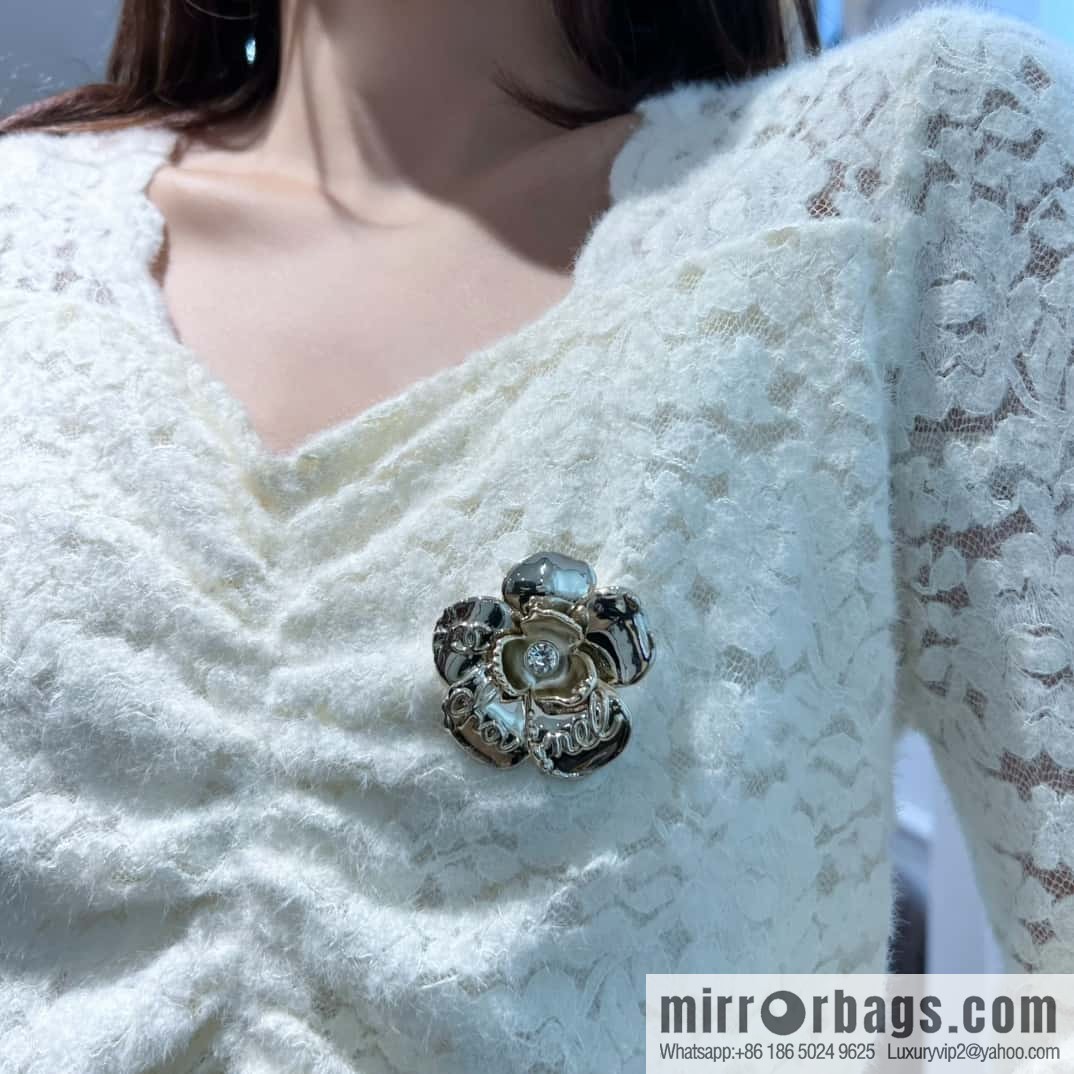 ❗️New ❗️ ☀️ New ☑️ Chanel Double C Gold Camellia Brooch ☀️