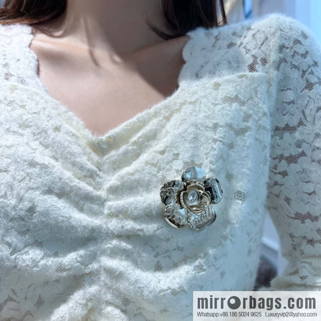 ❗️New ❗️ ☀️ New ☑️ Chanel Double C Gold Camellia Brooch ☀️