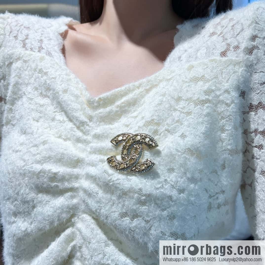❗️New ❗️☀️ New ☑️ Chanel Double C Hollow Brooch ☀️