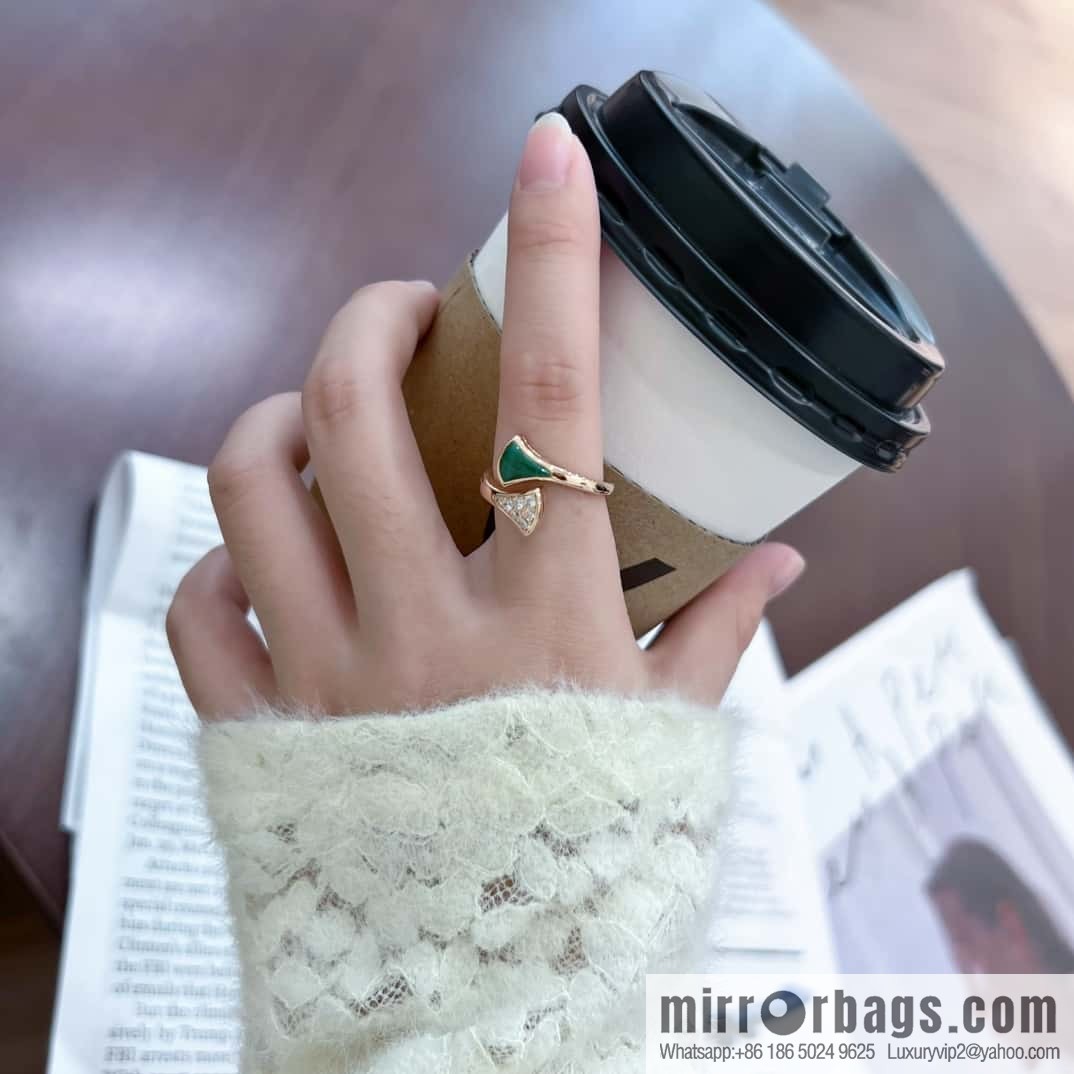 BVLGARI DIVAS'DREAM Malachite White Fritillary Fan Ring