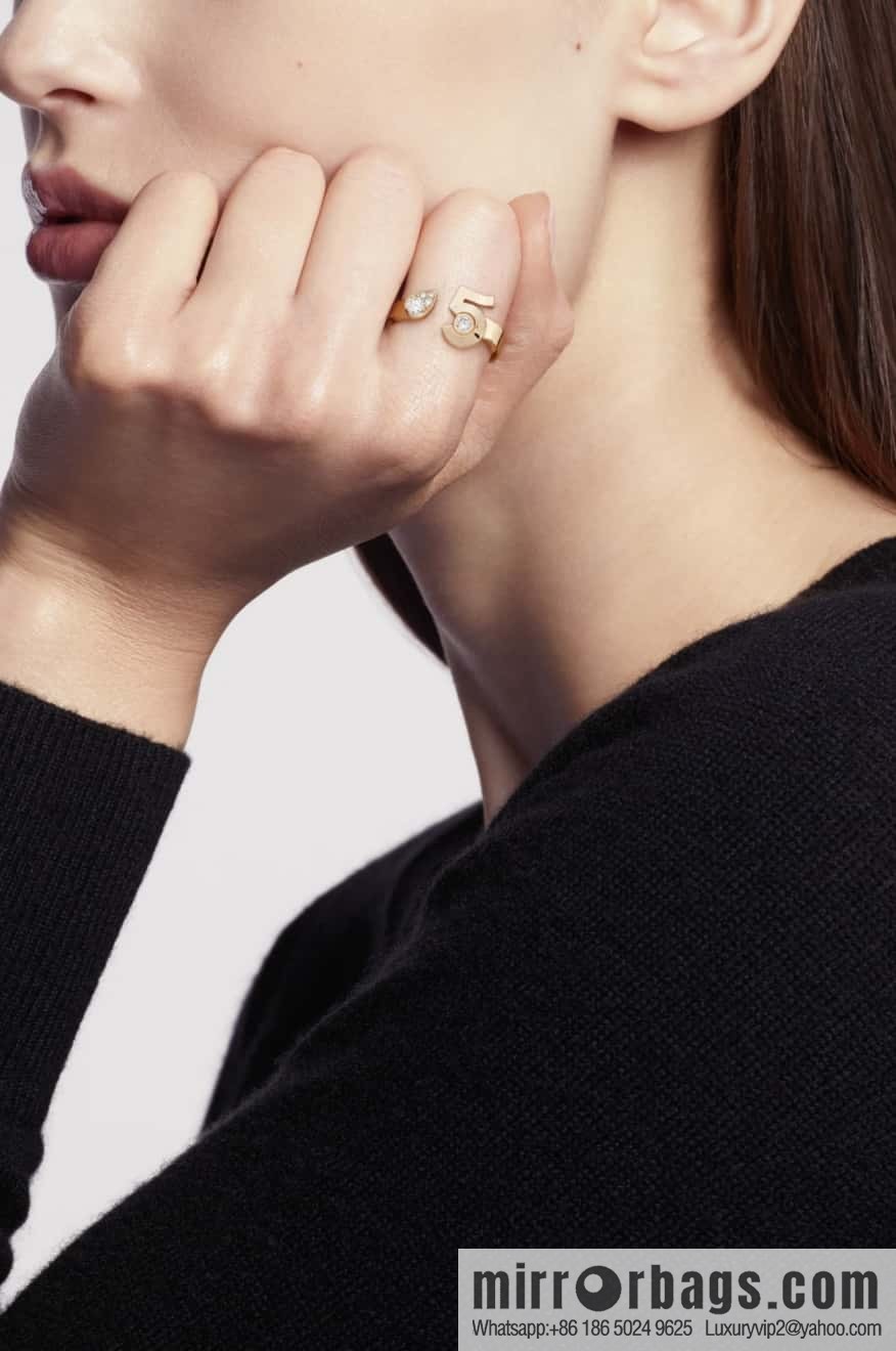 ❗️New ❗️☀️ New ☑️ Chanel COCO series 5-character ring ☀️