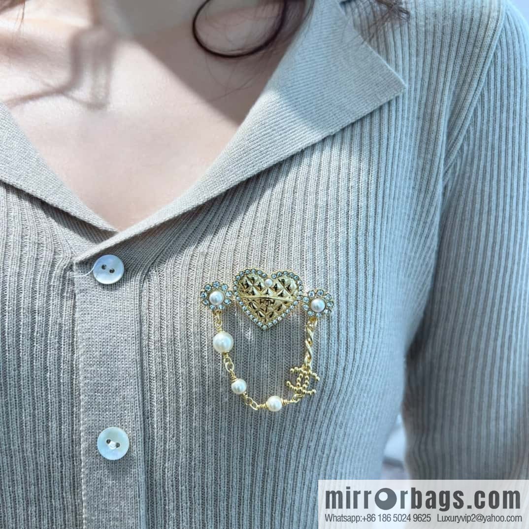 ❗️New ❗️☀️ New ☑️ Chanel Double C Rhombus Peach Heart Love Brooch ☀️
