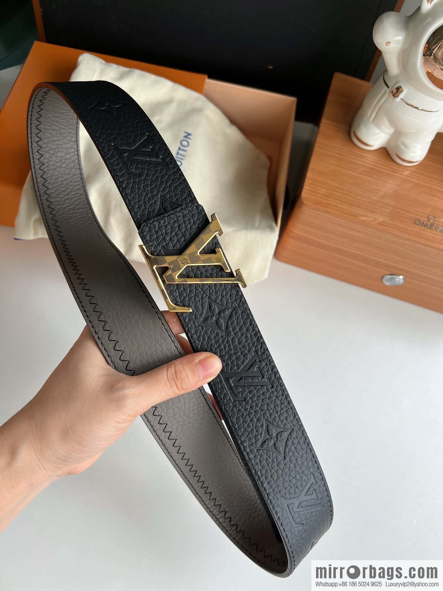LV/Louis Vuitton Monogram lnitiales Color. Blocks Double Sided Belt 40mm