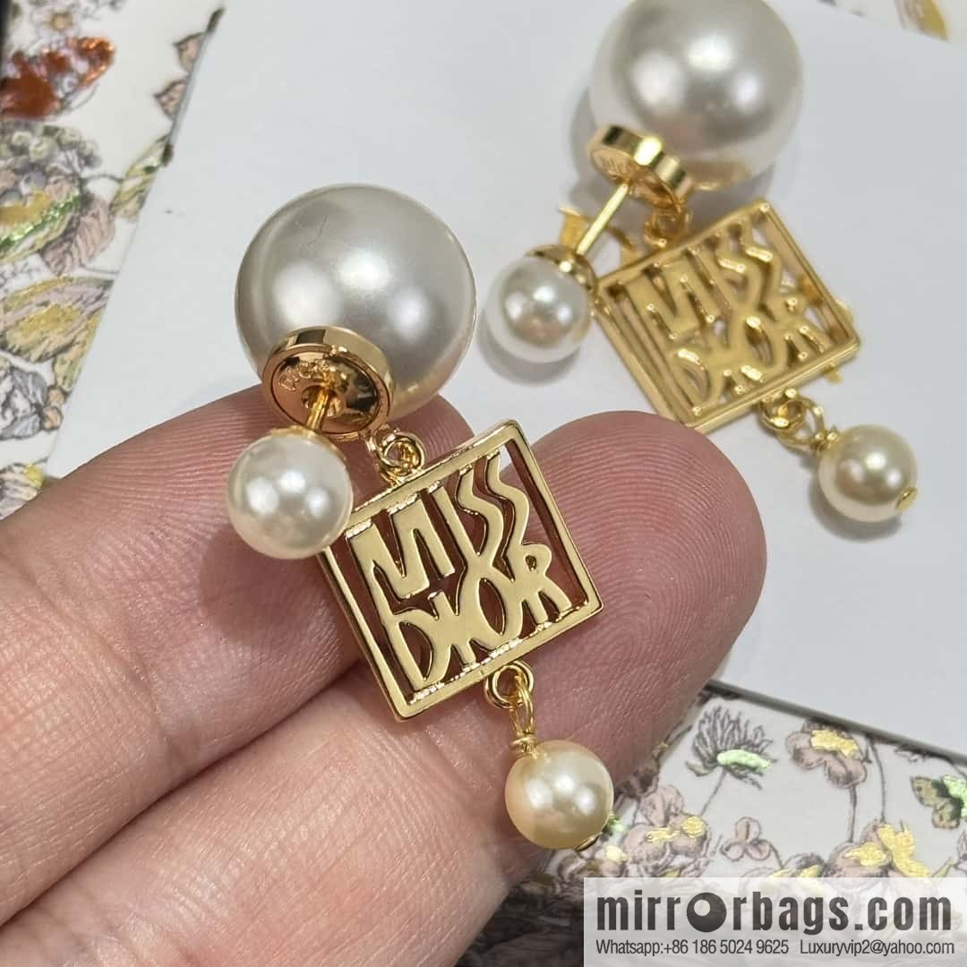 New ☑️ Dior MISS DIOR pearl stud earrings