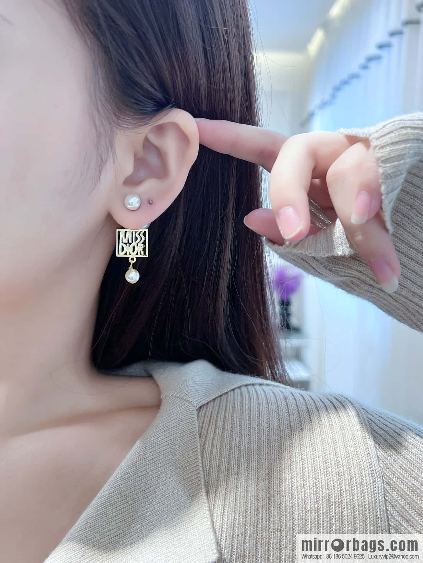New ☑️ Dior MISS DIOR pearl stud earrings