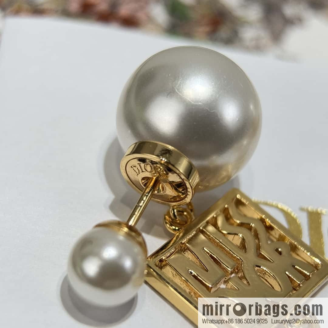 New ☑️ Dior MISS DIOR pearl stud earrings