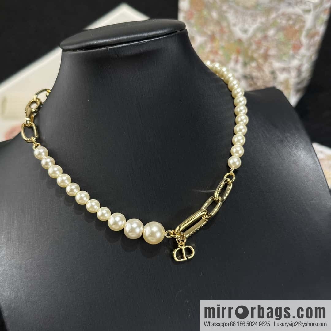 New ☑️ DIOR pearl necklace