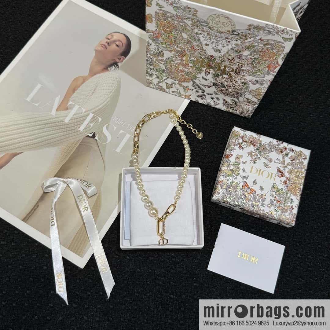 New ☑️ DIOR pearl necklace