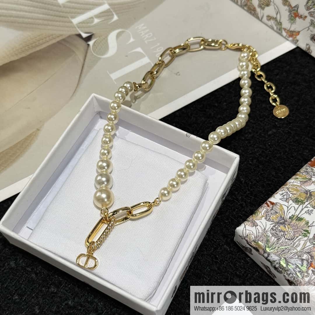 New ☑️ DIOR pearl necklace