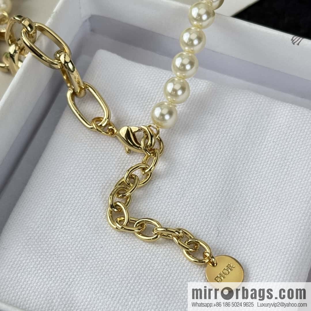 New ☑️ DIOR pearl necklace