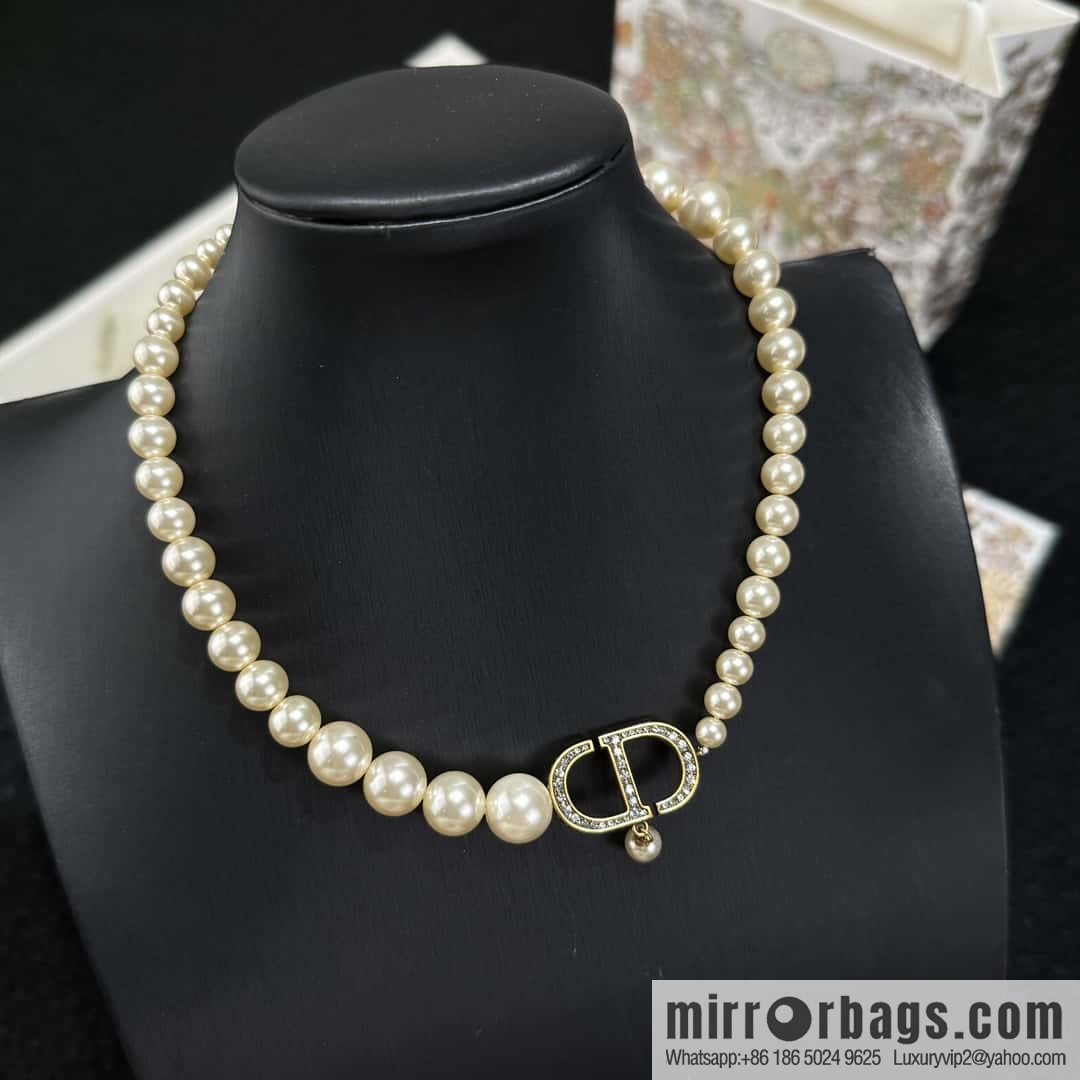 New ☑️ DIOR pearl necklace