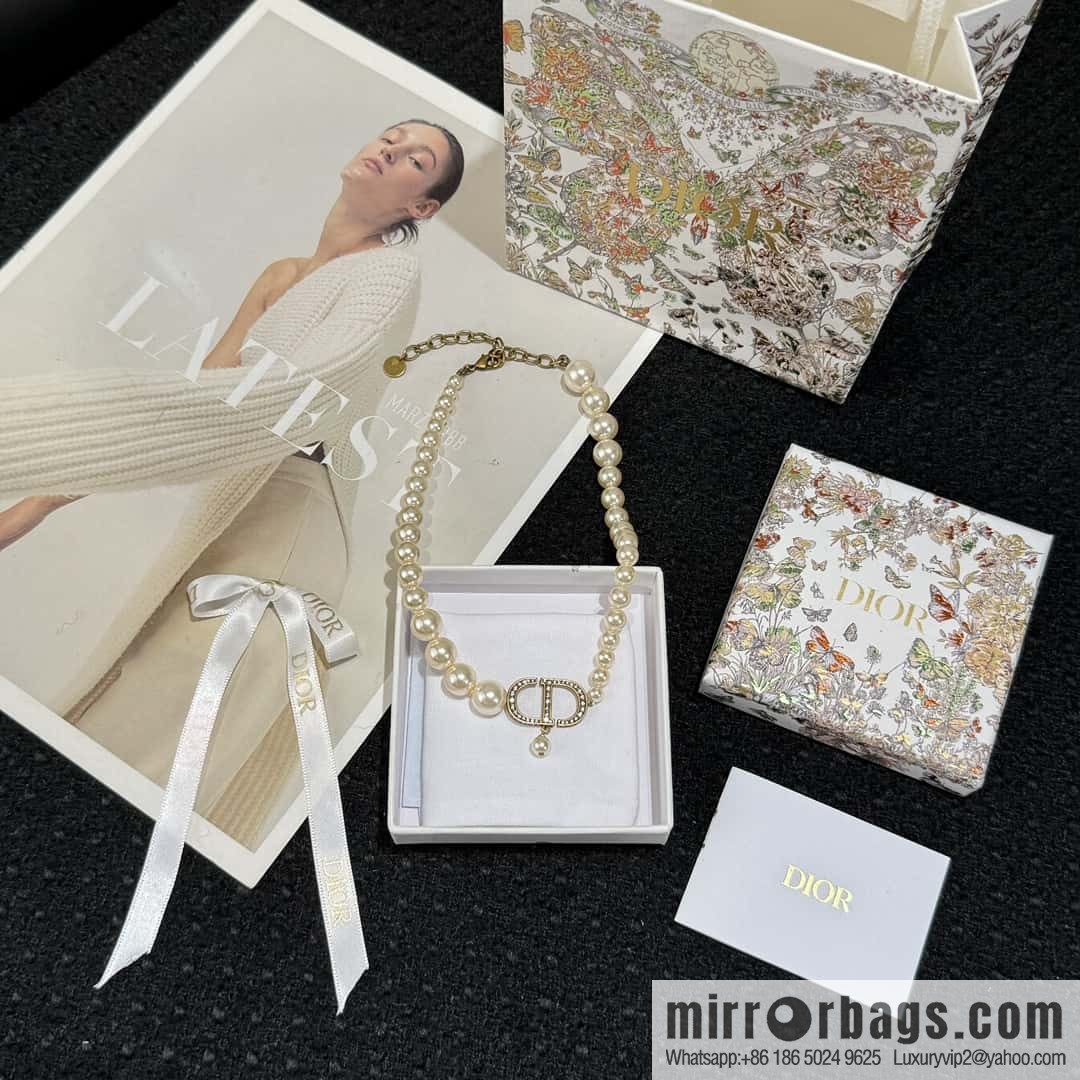 New ☑️ DIOR pearl necklace