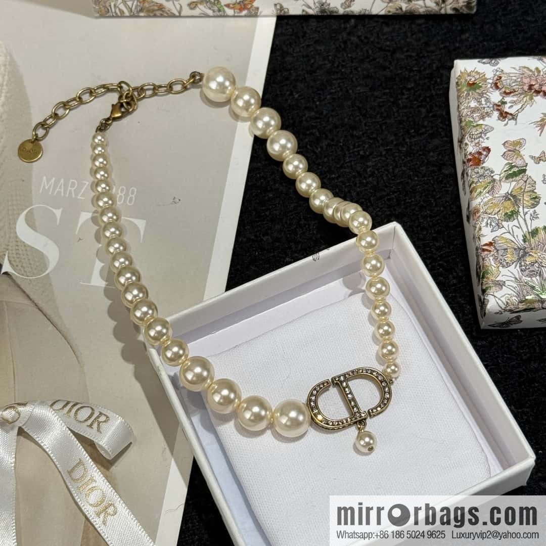 New ☑️ DIOR pearl necklace