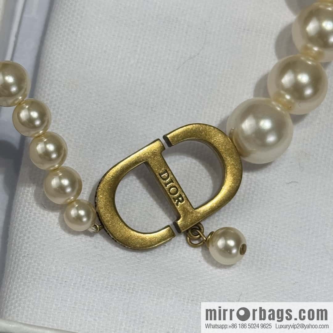 New ☑️ DIOR pearl necklace