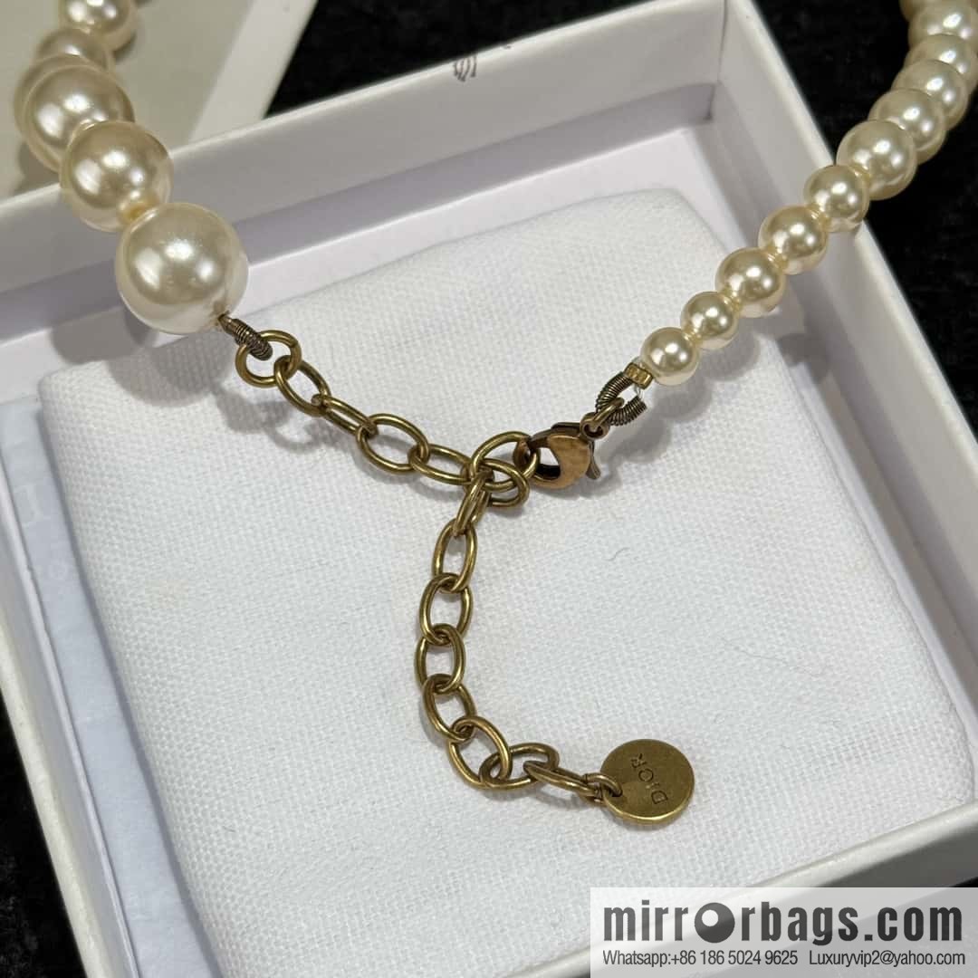 New ☑️ DIOR pearl necklace