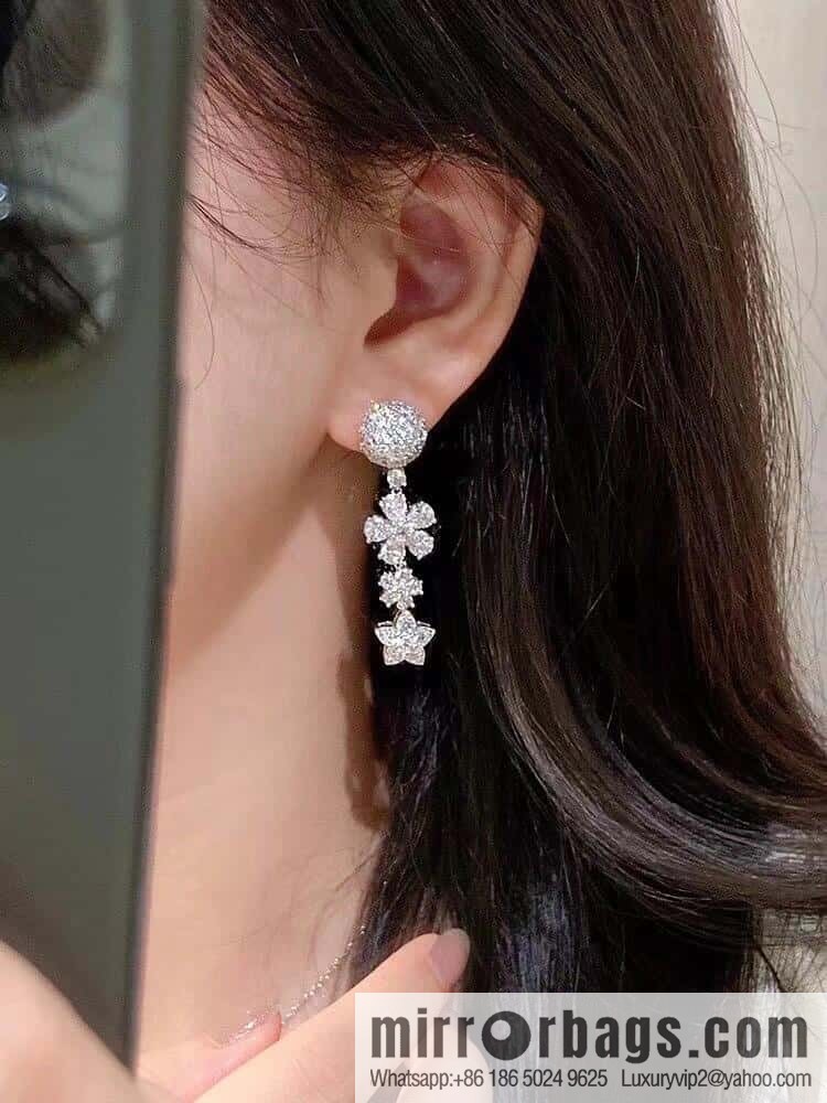 Van Cleef & Arpels A Midsummer Night's Dream Folie des Pres Necklace