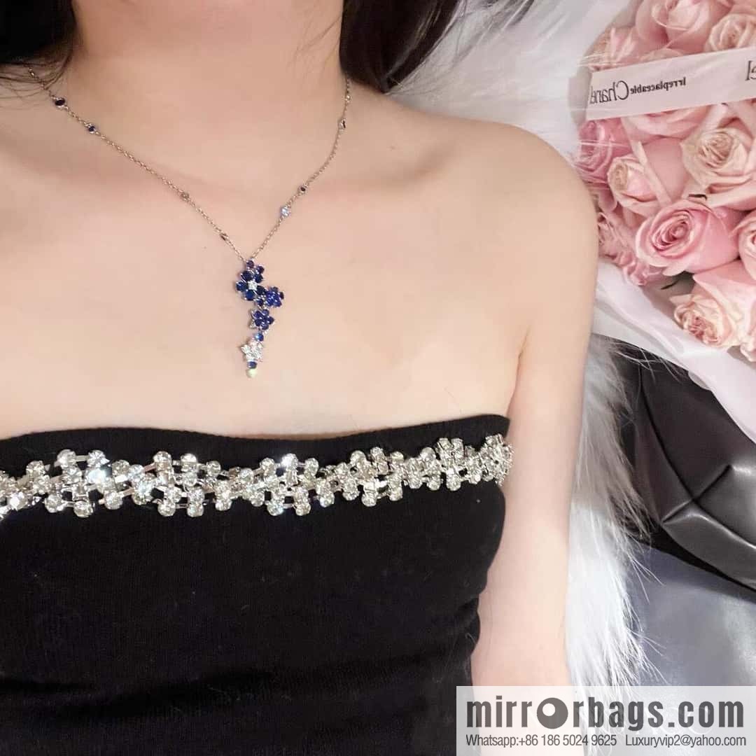 Van Cleef & Arpels A Midsummer Night's Dream Folie des Pres Necklace