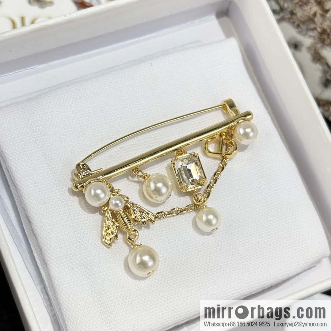 New ☑️ DIOR Bee Pearl Brooch