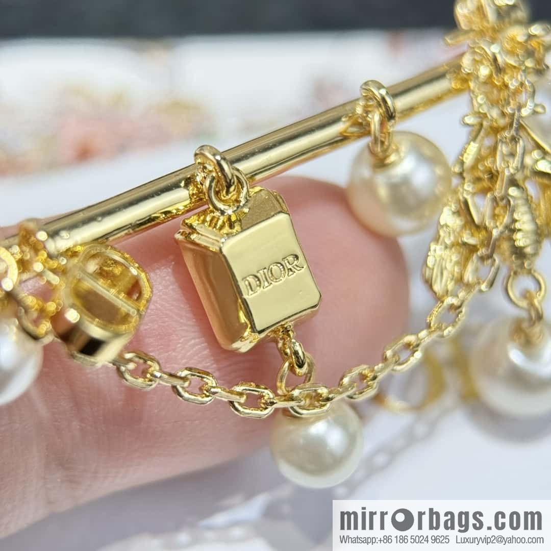 New ☑️ DIOR Bee Pearl Brooch