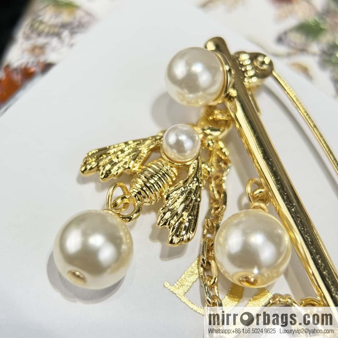 New ☑️ DIOR Bee Pearl Brooch